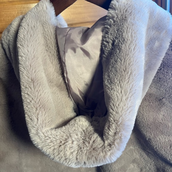 NINE WEST Faux Fur Zip Up Hoodie😍 - Picture 13 of 16